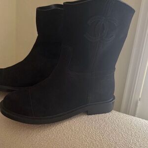 Chic Women's Black Winter Boots